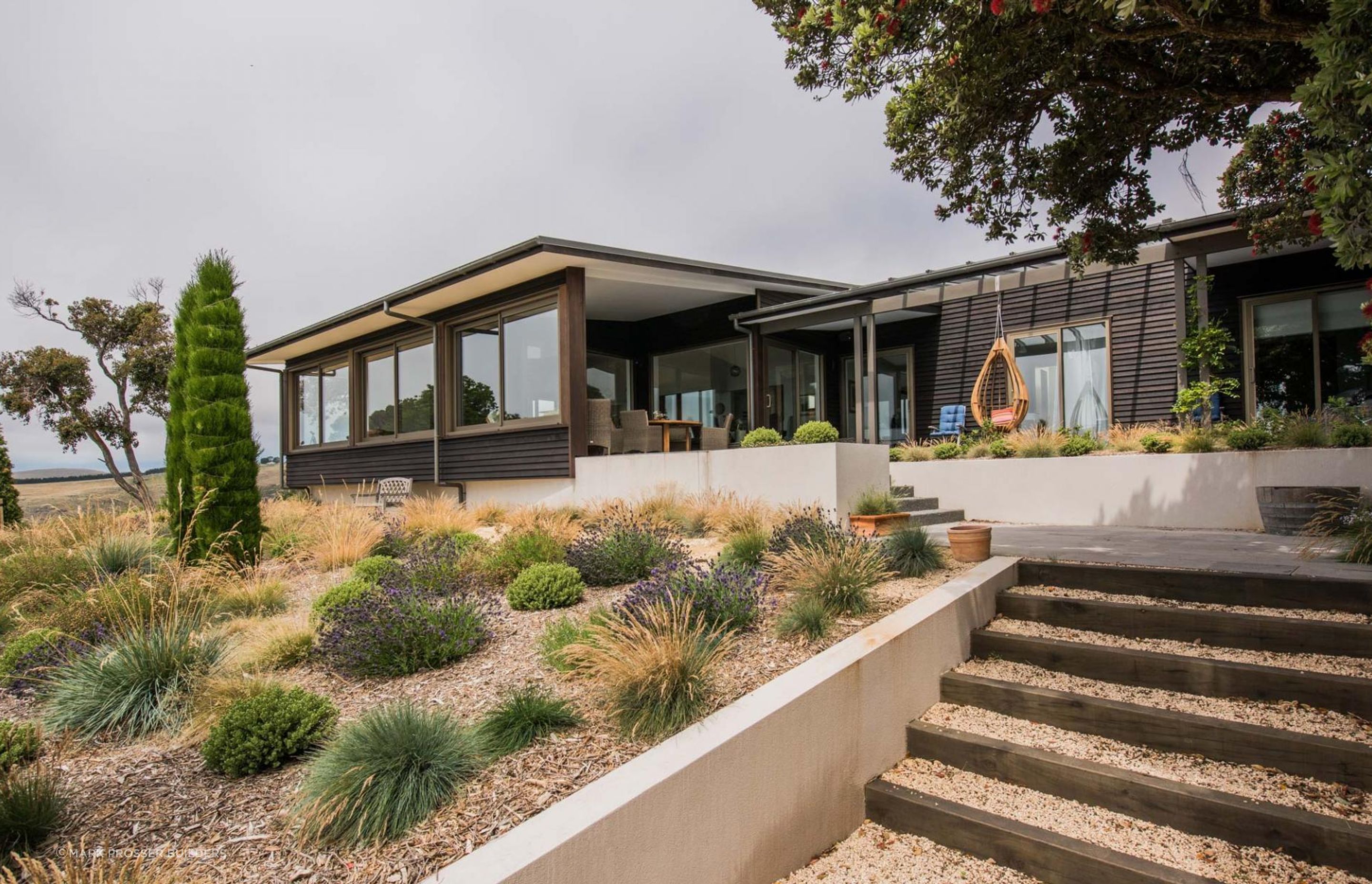 This Richmond Hill home shows the impact of quality landscaping and high-calibre design and workmanship.