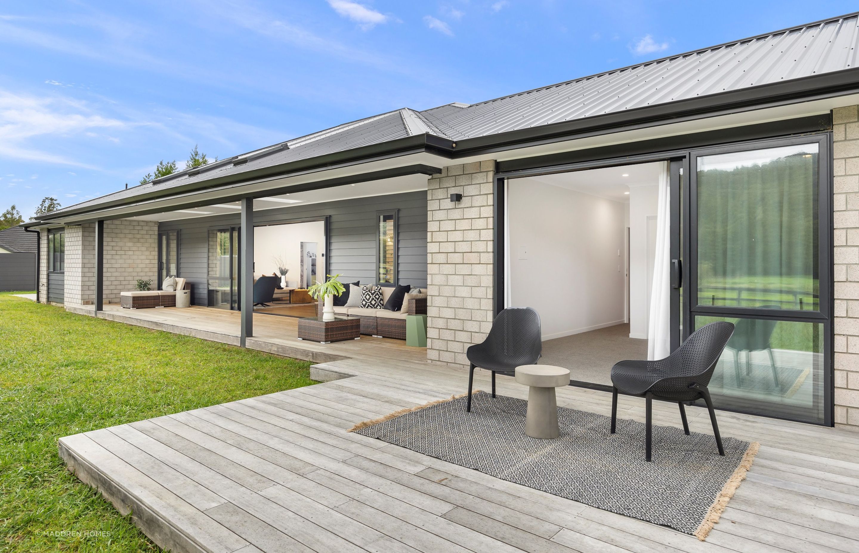 The simple inclusion of an outdoor rug, as seen here in this Auckland home, can add a touch of visual interest and texture.