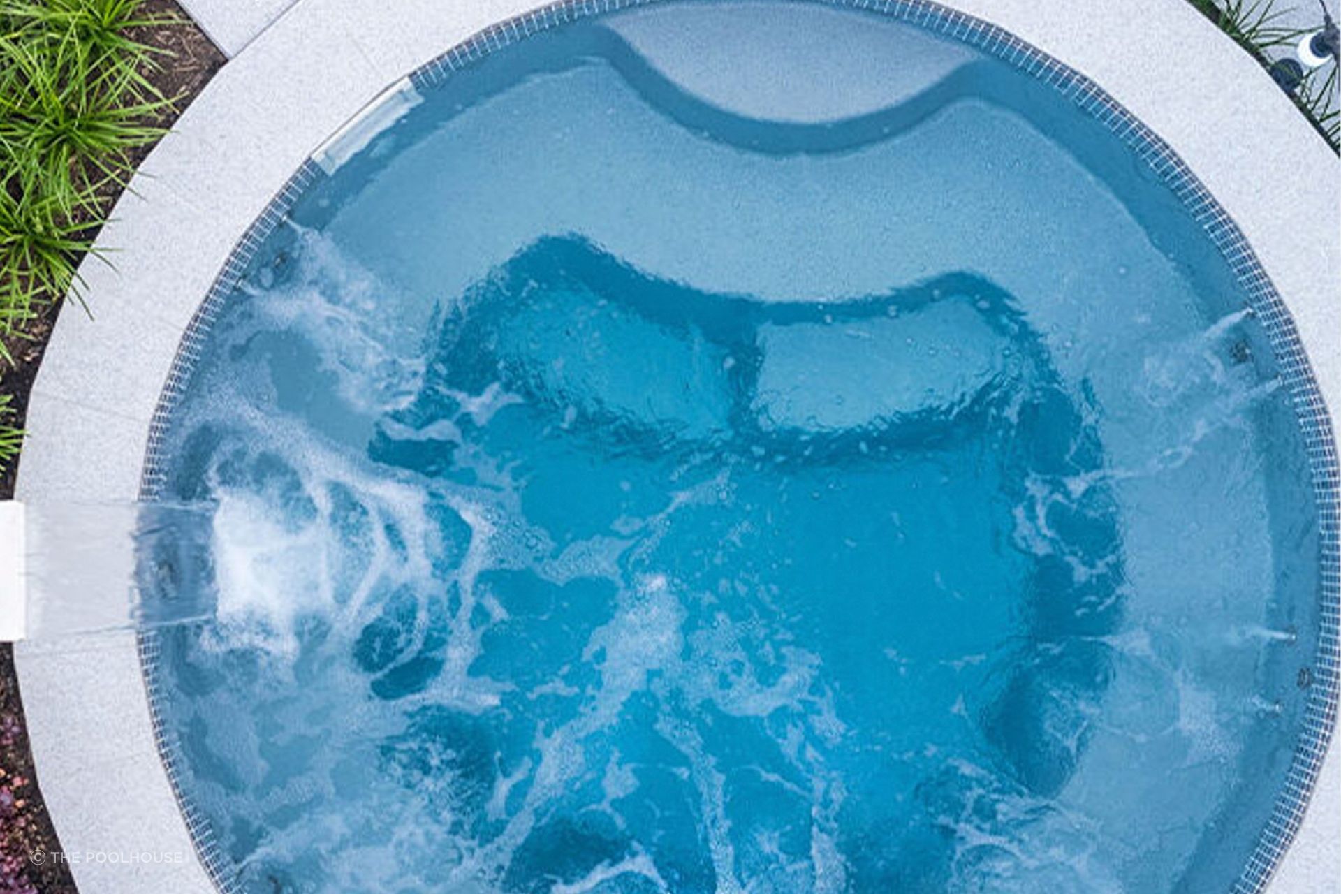 At 3.4 metres, the Round Pool from The Poolhouse, is a great size for the perfect sense of spaciousness without being overwhelming.