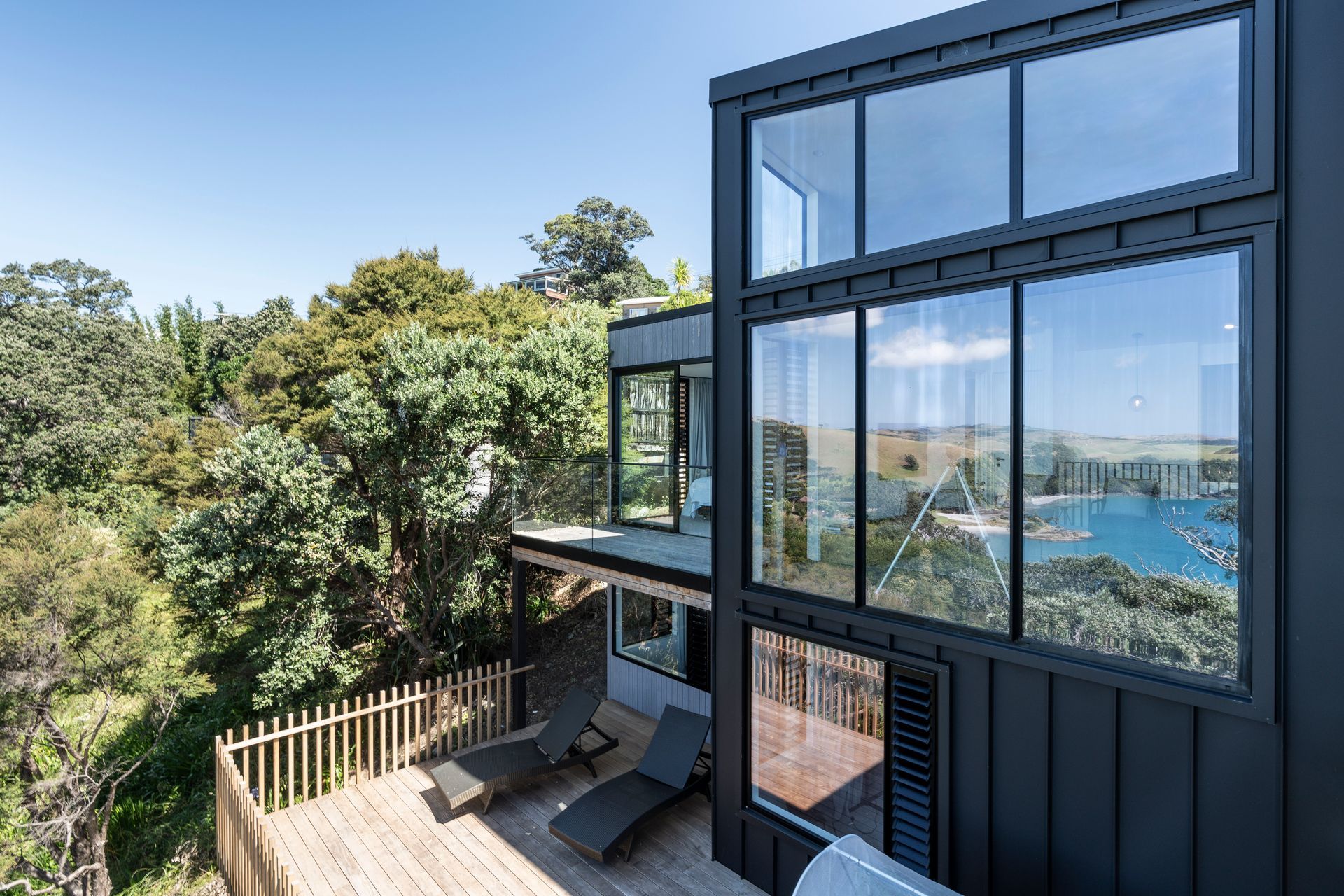 Overlooking Pie Melon Bay, this Waiheke home was a fantastic collaboration between clients and Box.