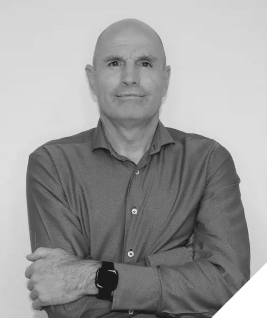 Simon Blincoe leads the Dulux National Specification team, with over 40 years of experience in property, construction, sales, technical and specification.