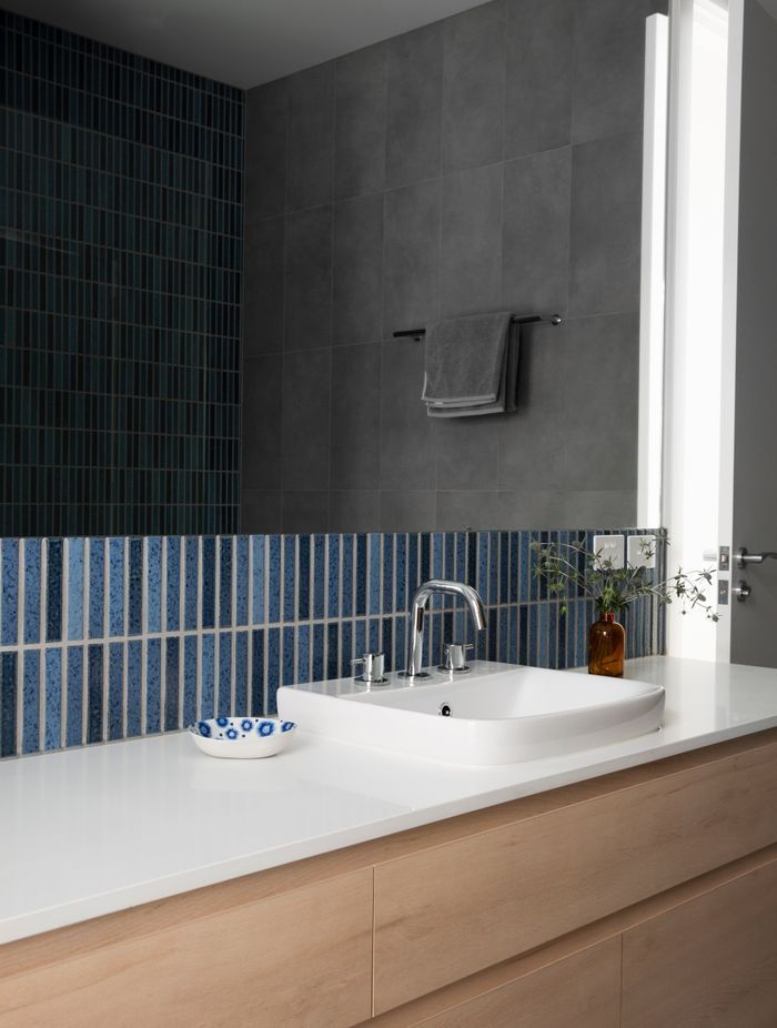 Tiles that incorporate different shades of blue are an easy way to bring a coastal theme to a bathroom.