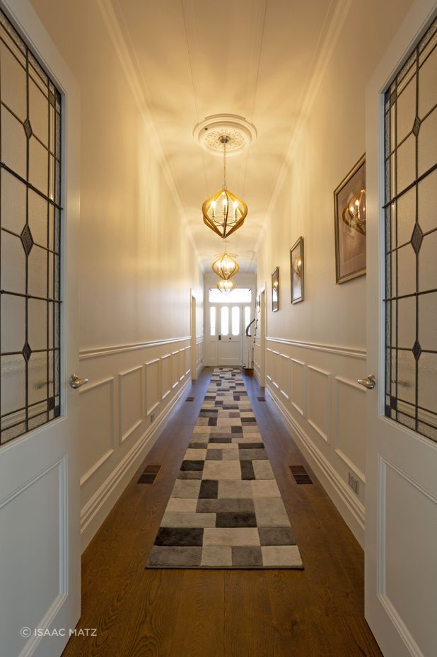 Combining modern flooring with character panelling and leadlights creates the perfect balance of old and new.