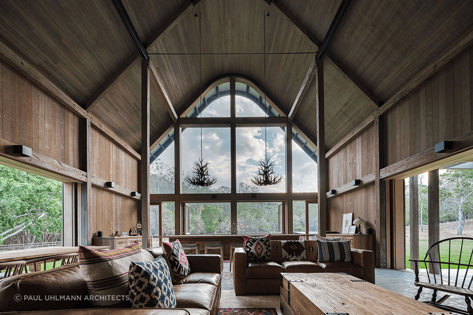 Incredible example of a modernised farmhouse by Paul Uhlmann Architects