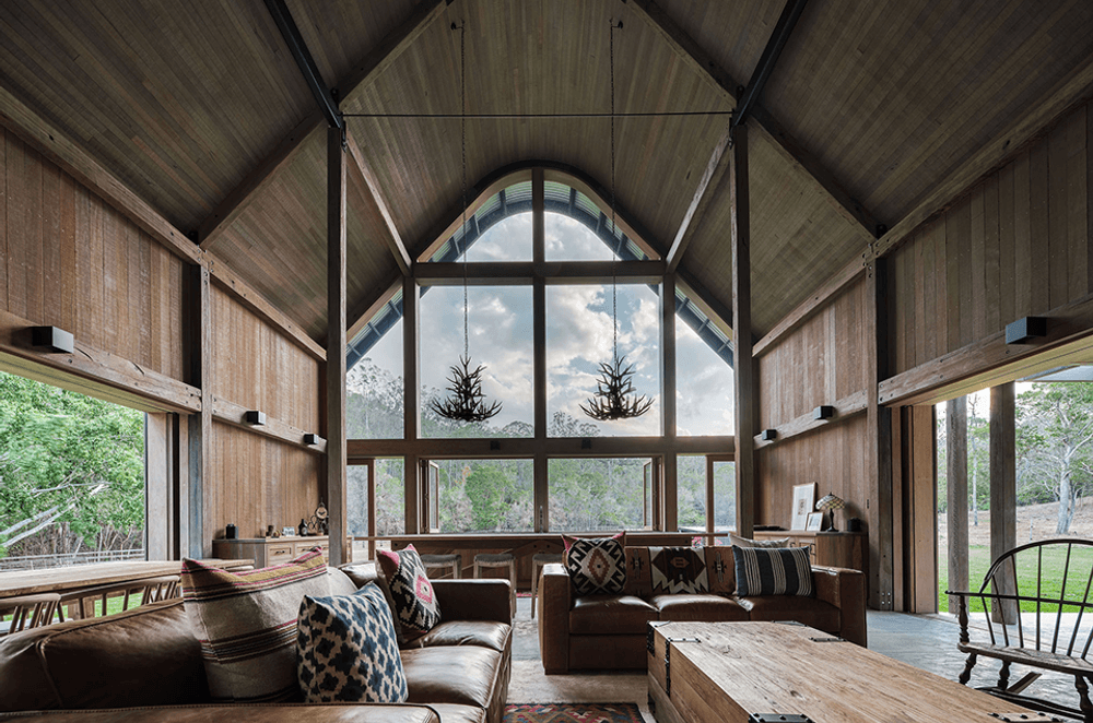 Incredible example of a modernised farmhouse by Paul Uhlmann Architects