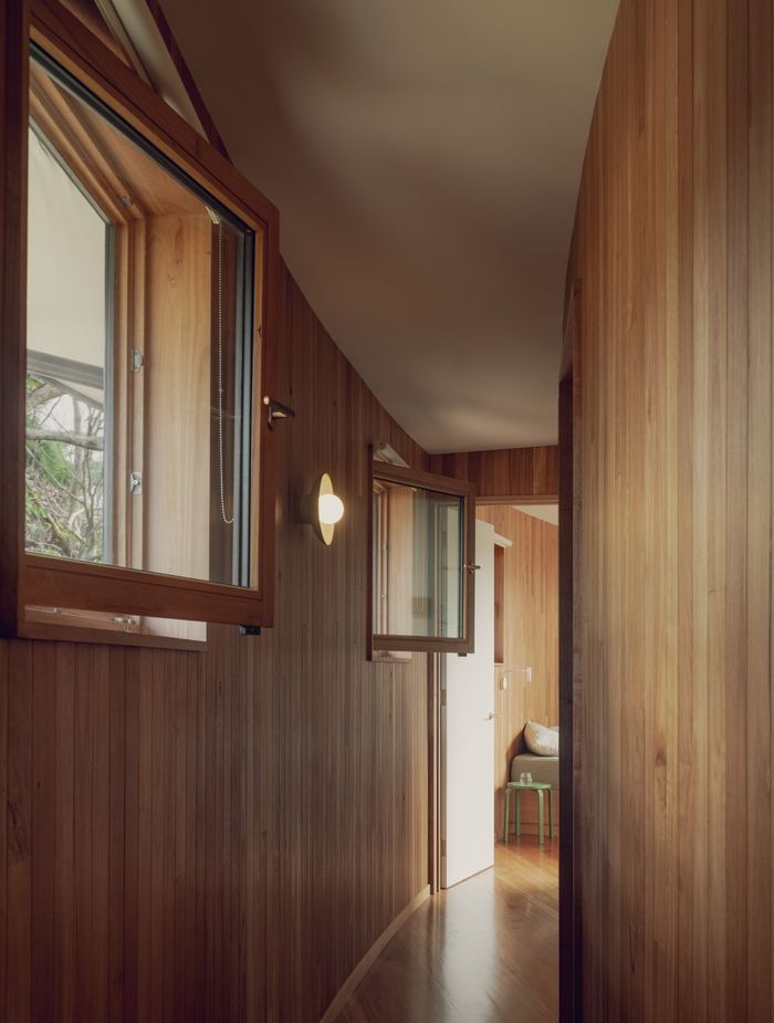 With an airtight seal and multi-chambered design, tilt and turn windows have excellent sound insulation properties.