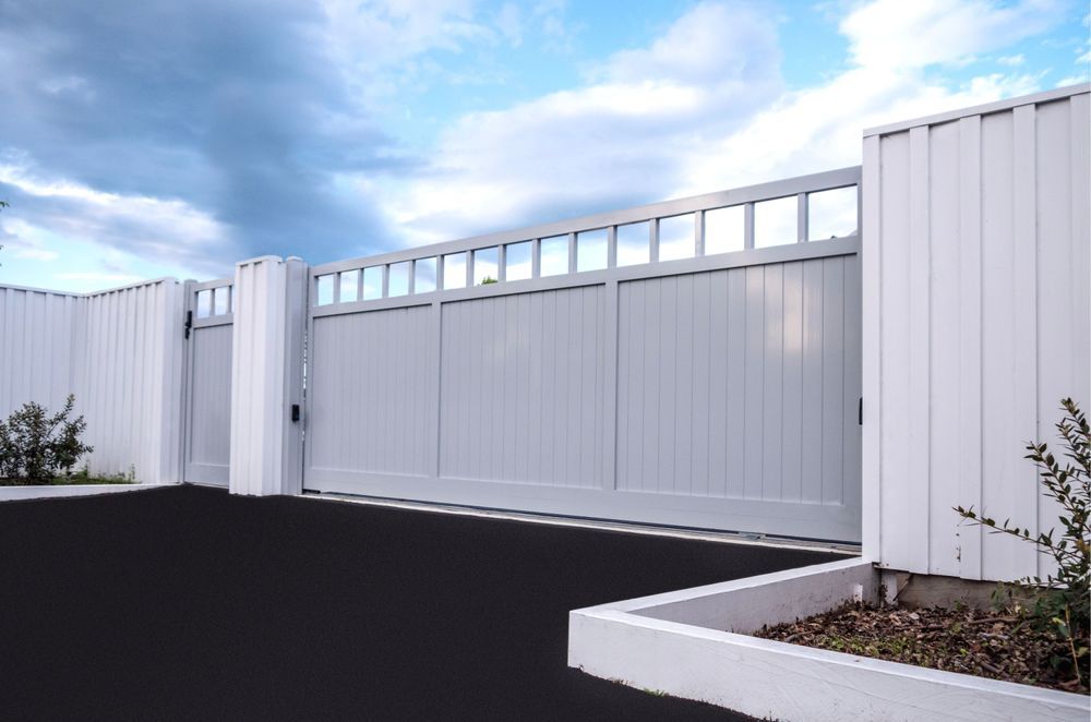 This Tongue & Groove Driveway Gate By Warner Fences & Gates is made from quality powder-coated aluminium.