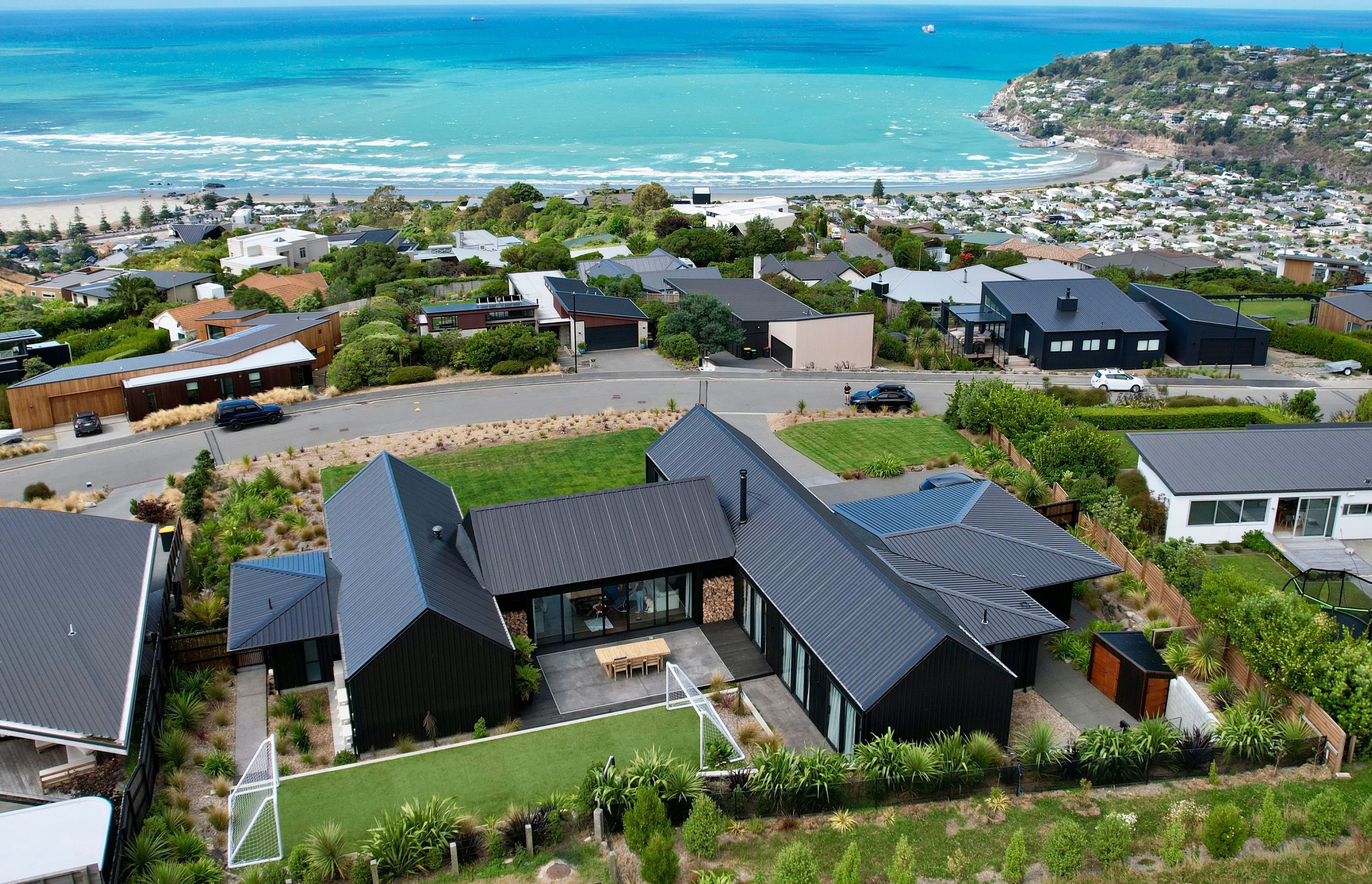 An elevated position is levelled using extensive retaining, allowing this hillside home perfect indoor/outdoor flow to a flat lawn.