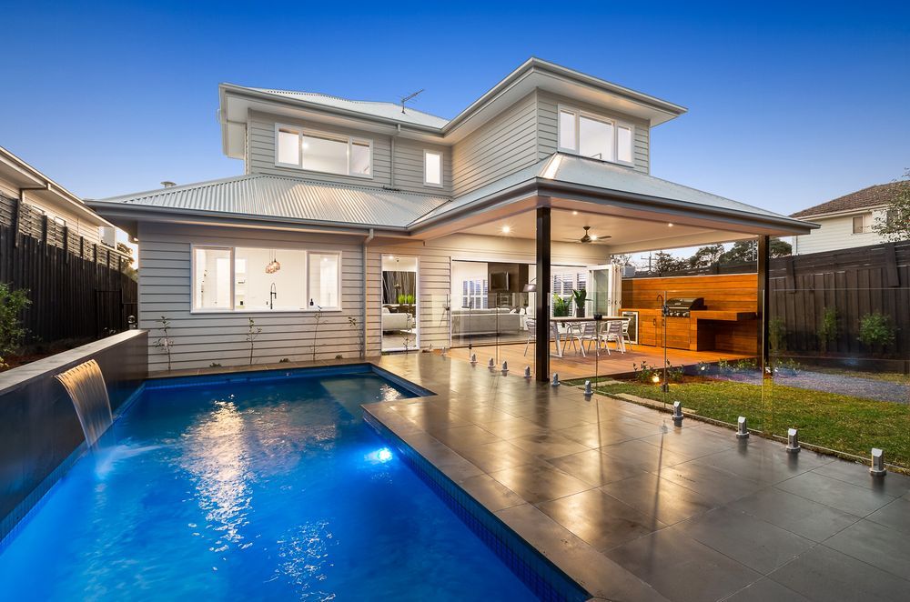 Weatherboard slats effectively cover a house's front and back exteriors. It's a popular choice for traditional Australian homes, beach houses, sheds, garages, and home extensions. Featured project: Extension & Renovation Mitcham.