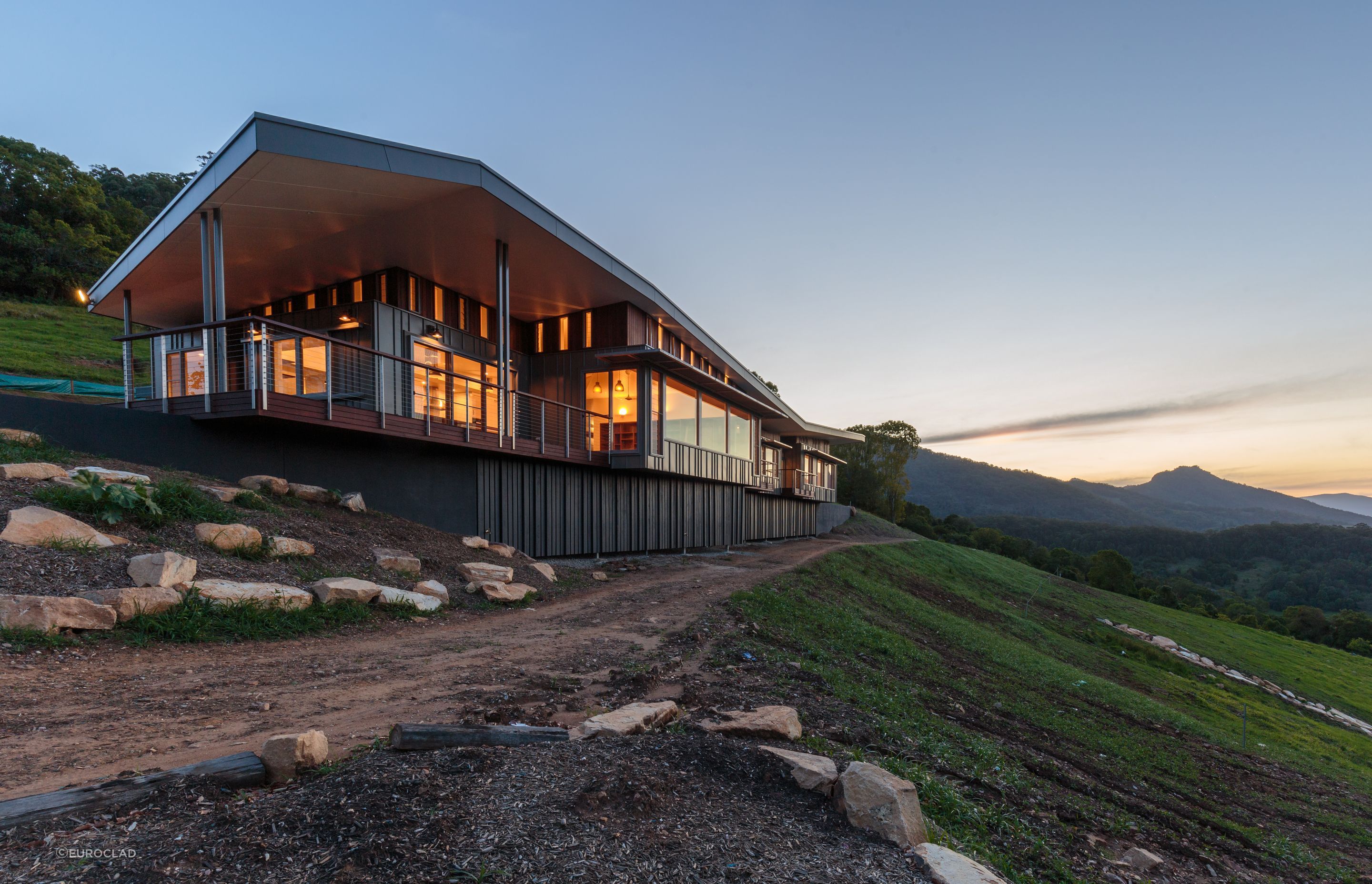 Singe lock cladding provides stunning exterior finishes to urban and rural homes. Featured product: Standing Seam Cladding.