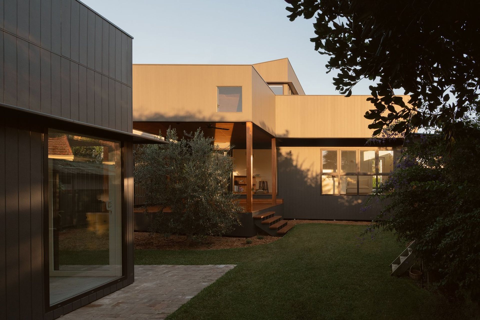 Lou Projects was involved early on in the design with the renovation and extension of Lurline House, providing the clients with expert guidance and ensuring informed decisions aligned with budgetary and design considerations. This collaborative approach enabled the project to start on time and be completed on budget.