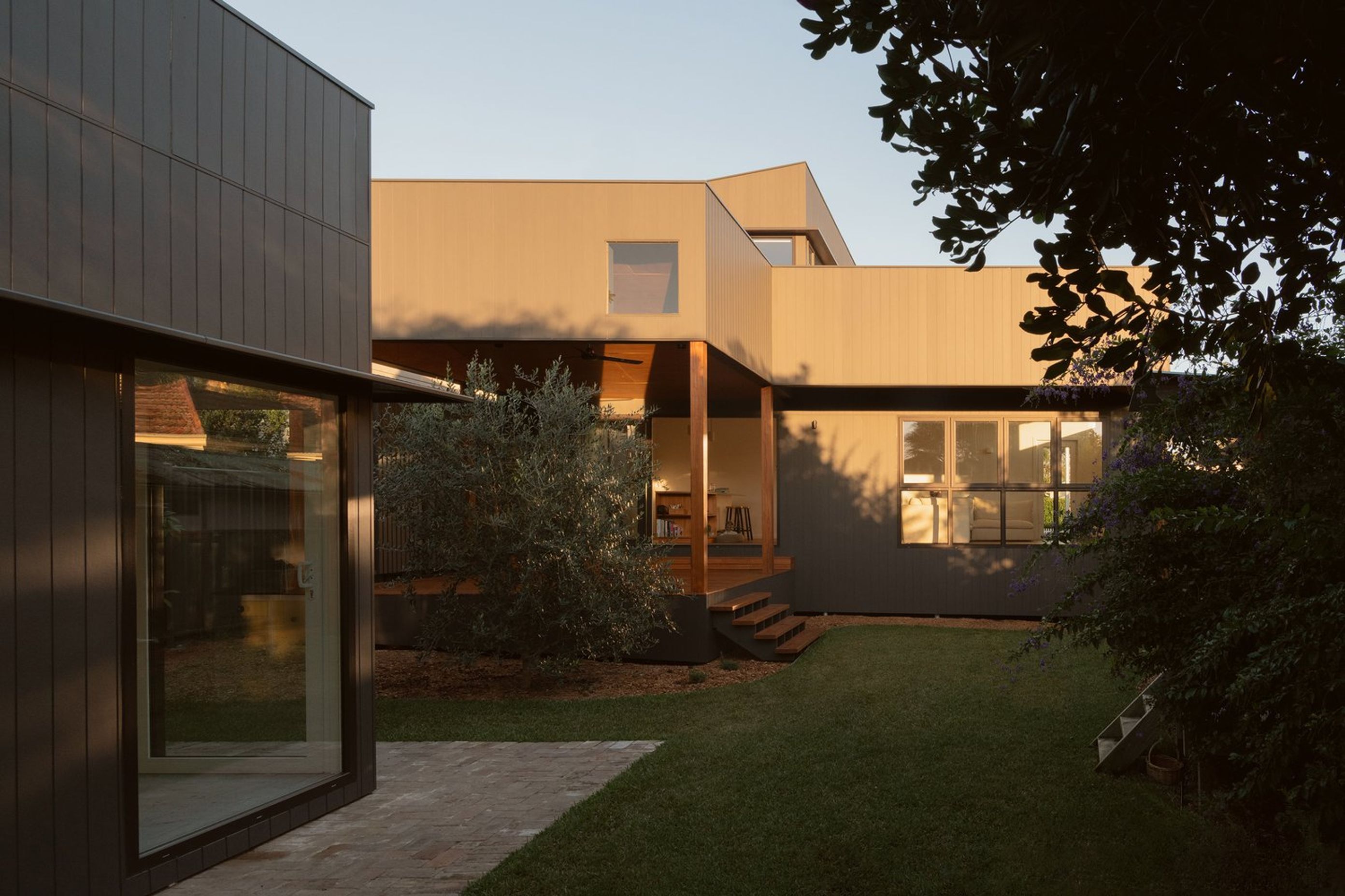 Lou Projects was involved early on in the design with the renovation and extension of Lurline House, providing the clients with expert guidance and ensuring informed decisions aligned with budgetary and design considerations. This collaborative approach enabled the project to start on time and be completed on budget.