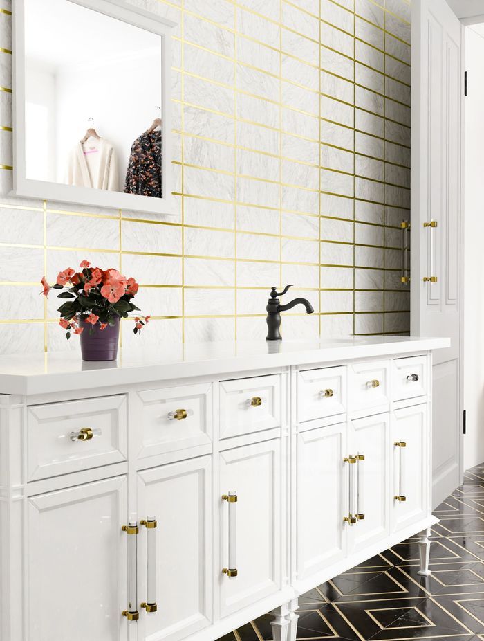 Lucite Straight Toggle Knob
By Williams Architectural