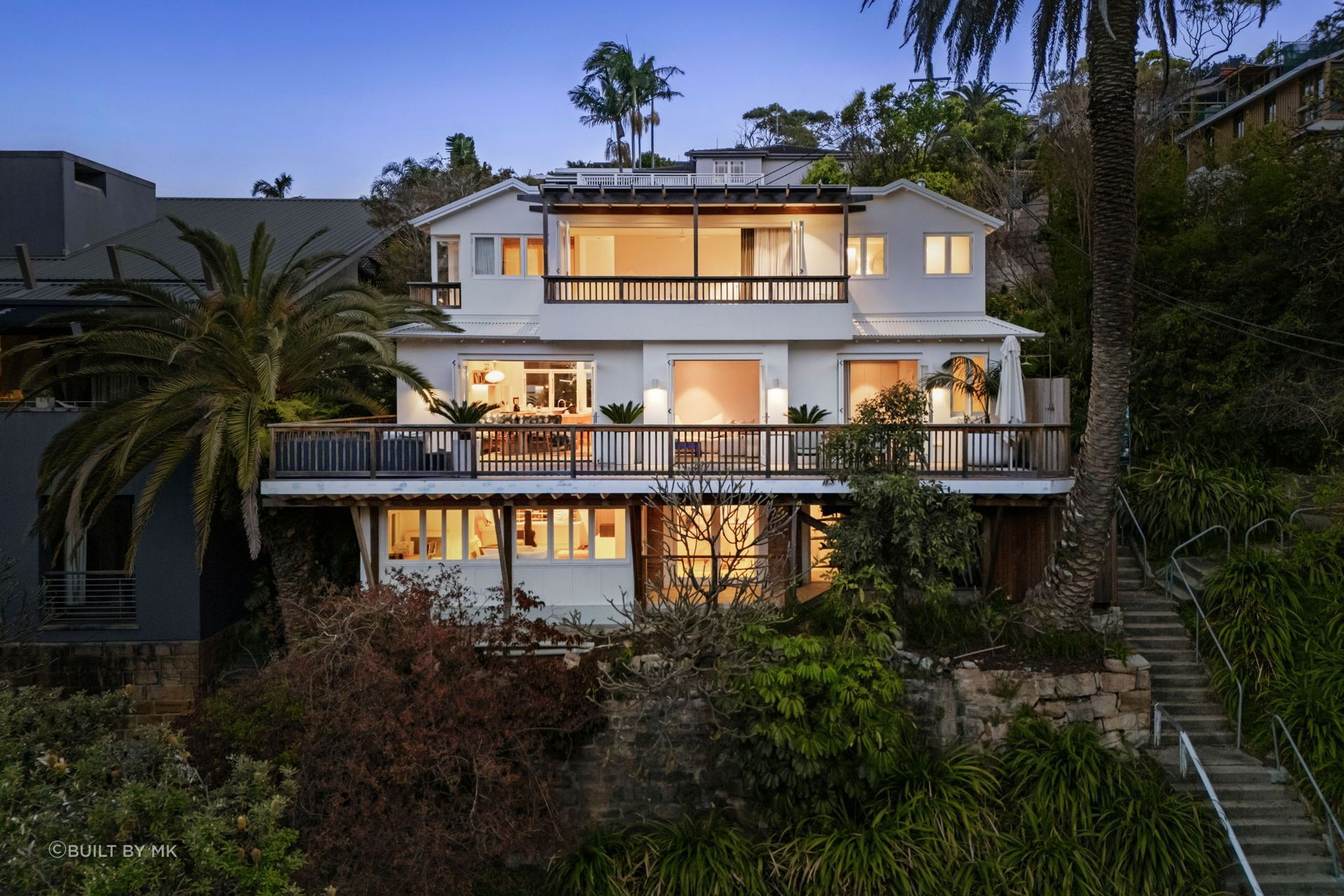 With proper planning you can achieve results like this exceptional Wolaroi Crescent beach house by Built By MK.