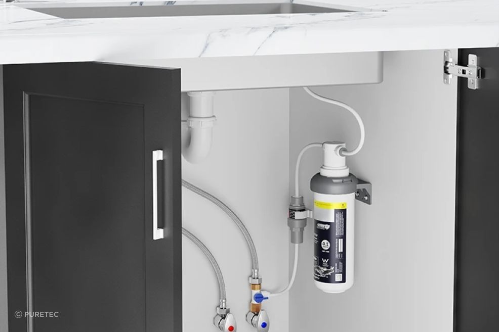 The Z18 Water Filter by Puretec filters sediment, chlorine, bad tastes and odours and also protects against bacteria such E.coli.