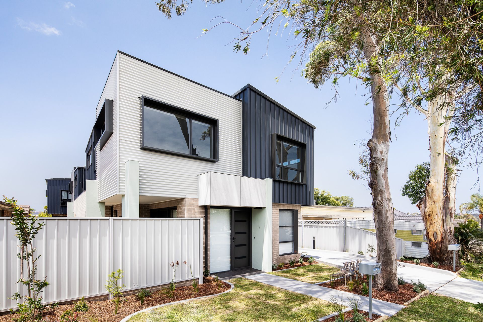 A black and white exterior strikes a bold note, yet its simplicity leaves ample scope for future design modifications. Featured project: Athol Street by Evan Maclean