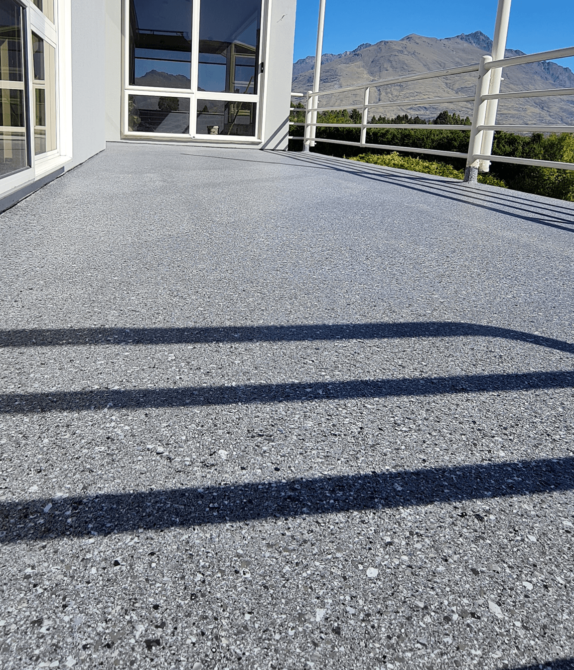 Create the look of high-end surfaces like stone or granite with Natural Stone Flake.
