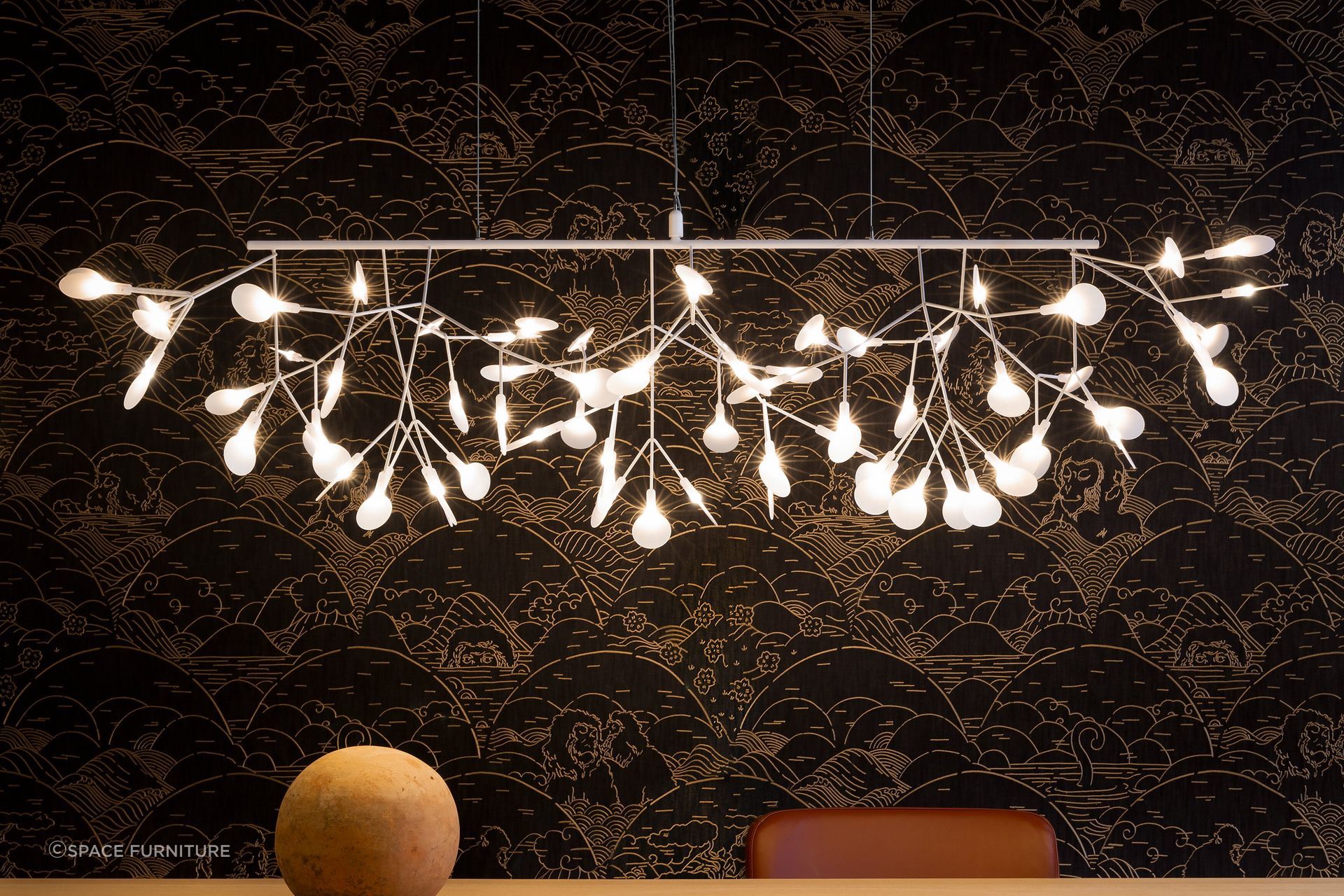 Heracleum III Linear Suspension Lamp
By Space Furniture