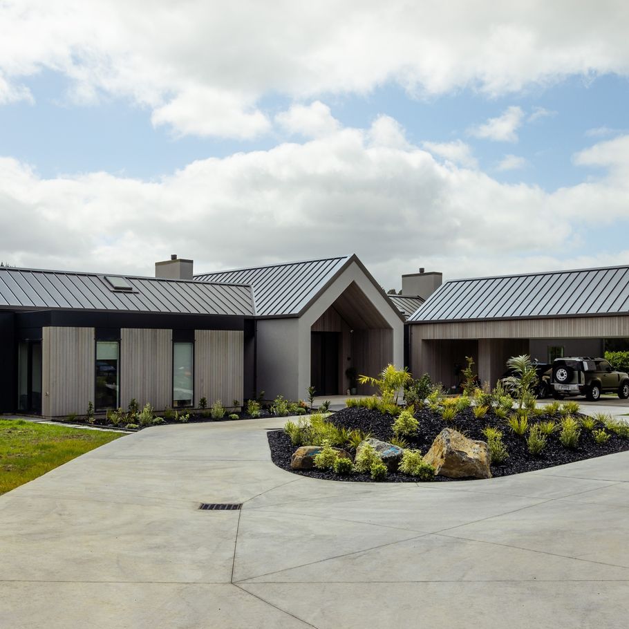 Specialised vs. Full-Service Agencies: Choosing the Right Partner for Your Architectural Projects