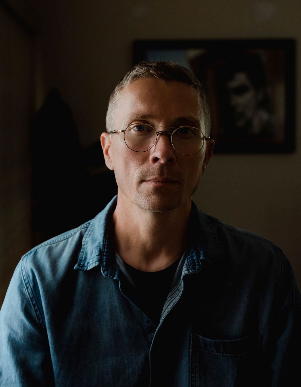 Portrait of Simon Devitt.