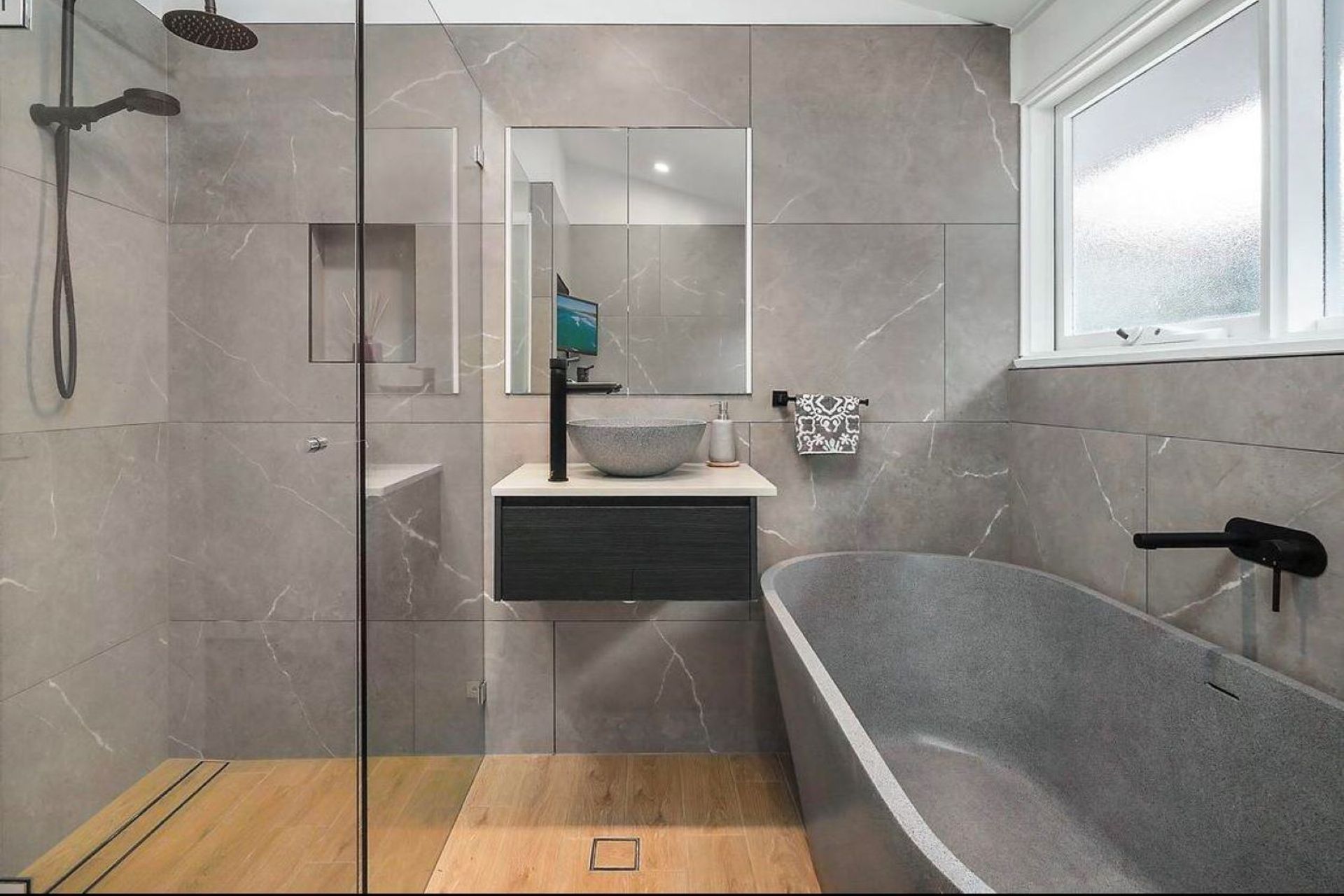 tiles-freestanding-bath-2.jpg