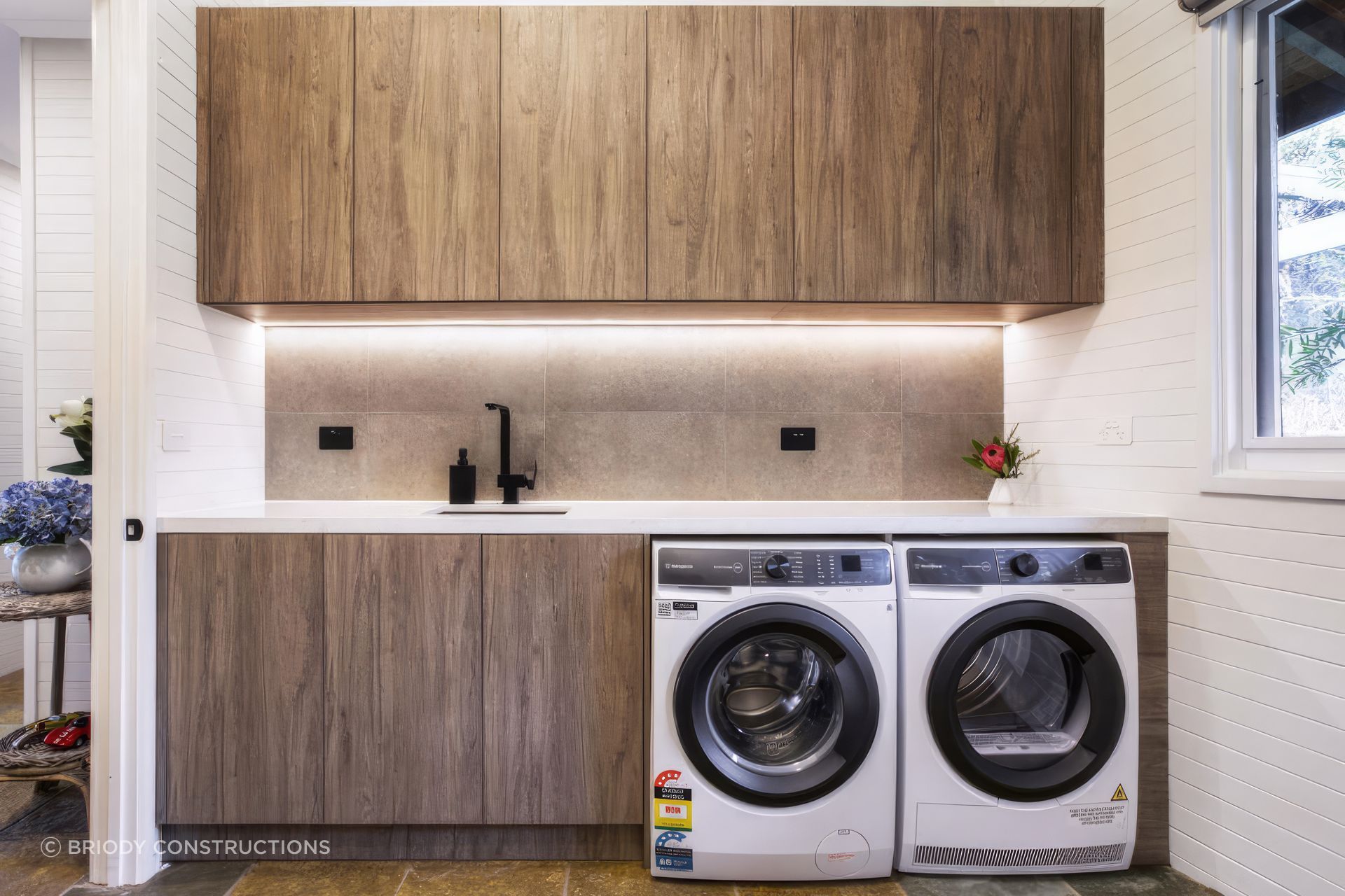 Underlighting cabinets
by Great Ocean Road Laundries
By Briody Constructions
