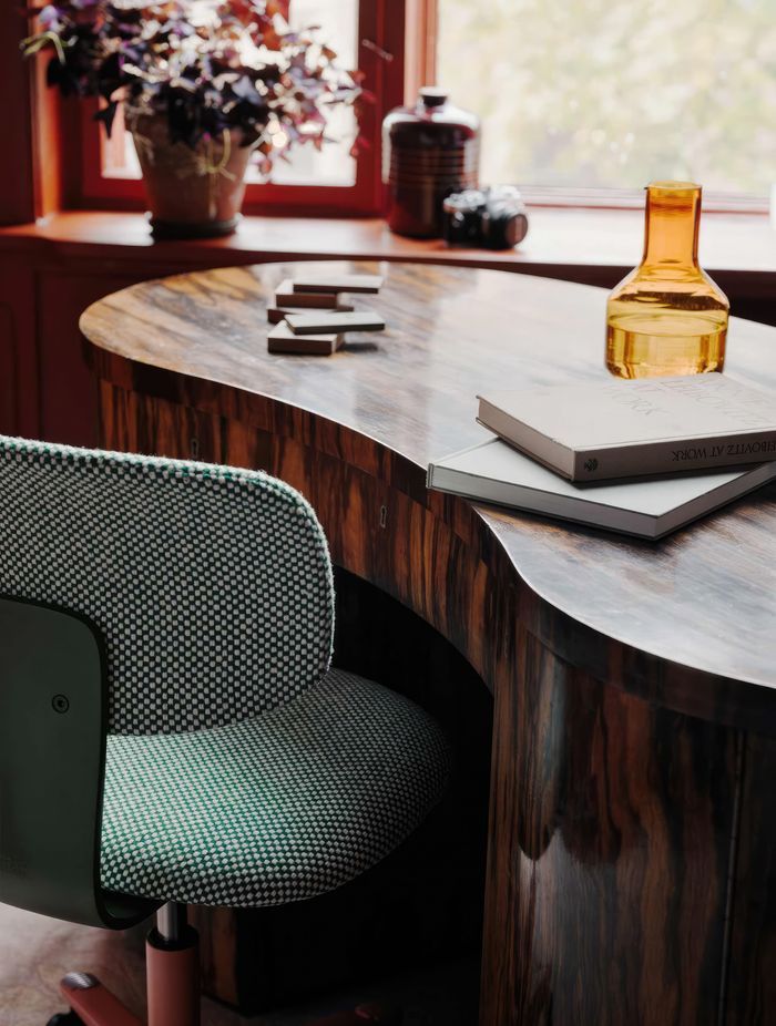 Featured: HÅG Tion 2160 in Moss/Blush, with Textile Sisu 805 (green/white) by Kvadrat