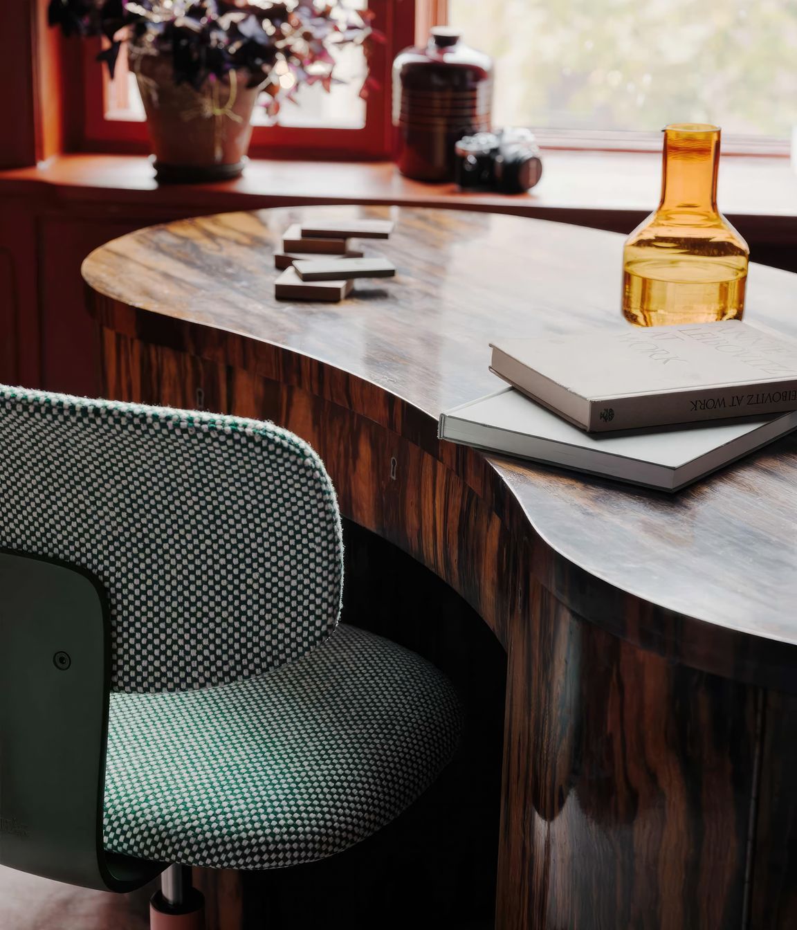 Featured: HÅG Tion 2160 in Moss/Blush, with Textile Sisu 805 (green/white) by Kvadrat