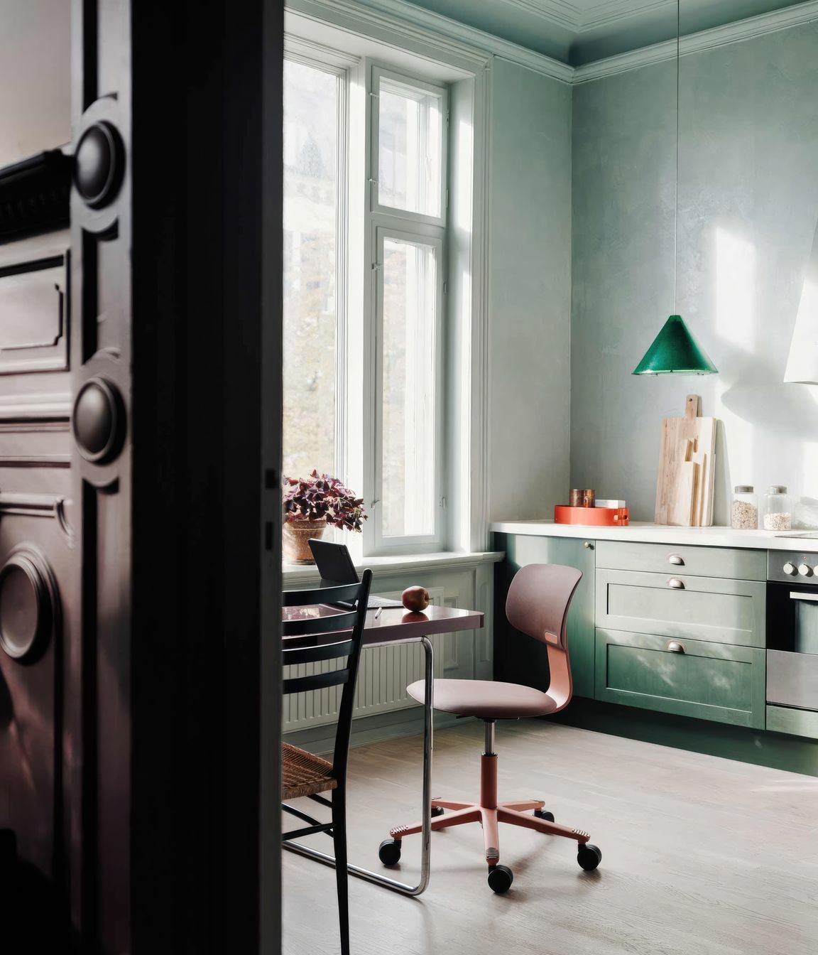 Featured: HÅG Tion 2100 in Chestnut/Blush
