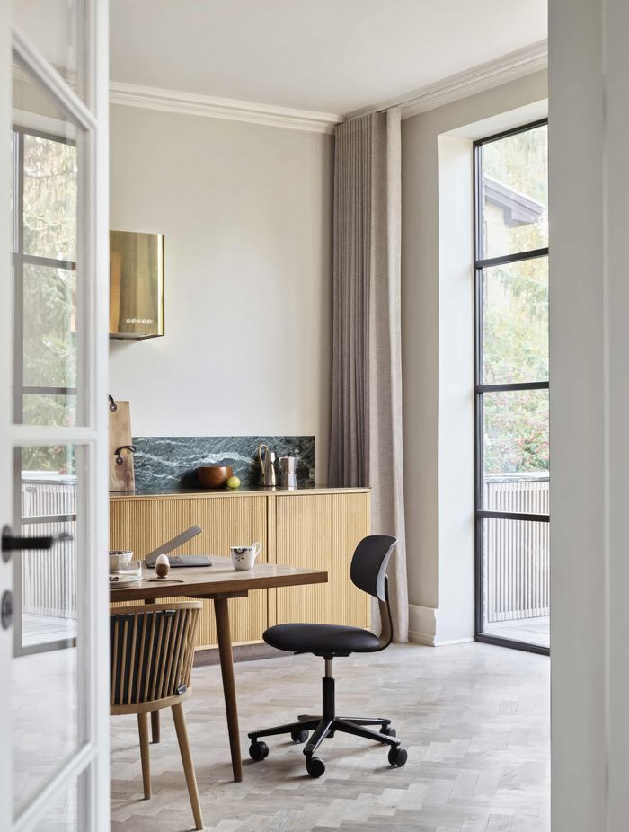 Featured: HÅG Tion 2140 in Black, with textile Oceanic OC01 by Camira