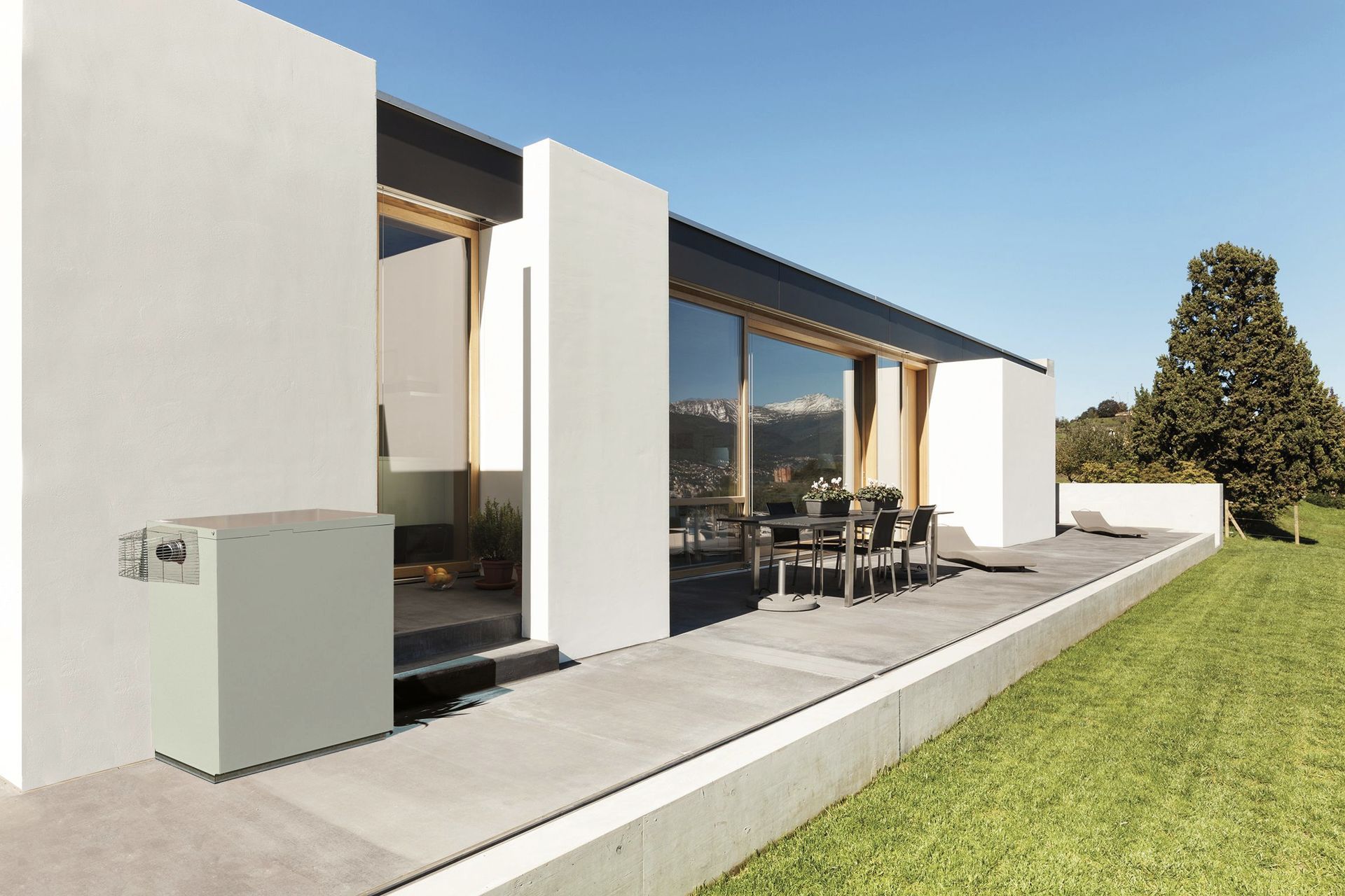 Manufactured in the UK by Grant, the Vortex external condensing boiler delivers efficiency levels of up to 97 per cent and features the award-winning Grant Vortex stainless steel condensing heat exchanger and turbulator baffle system.