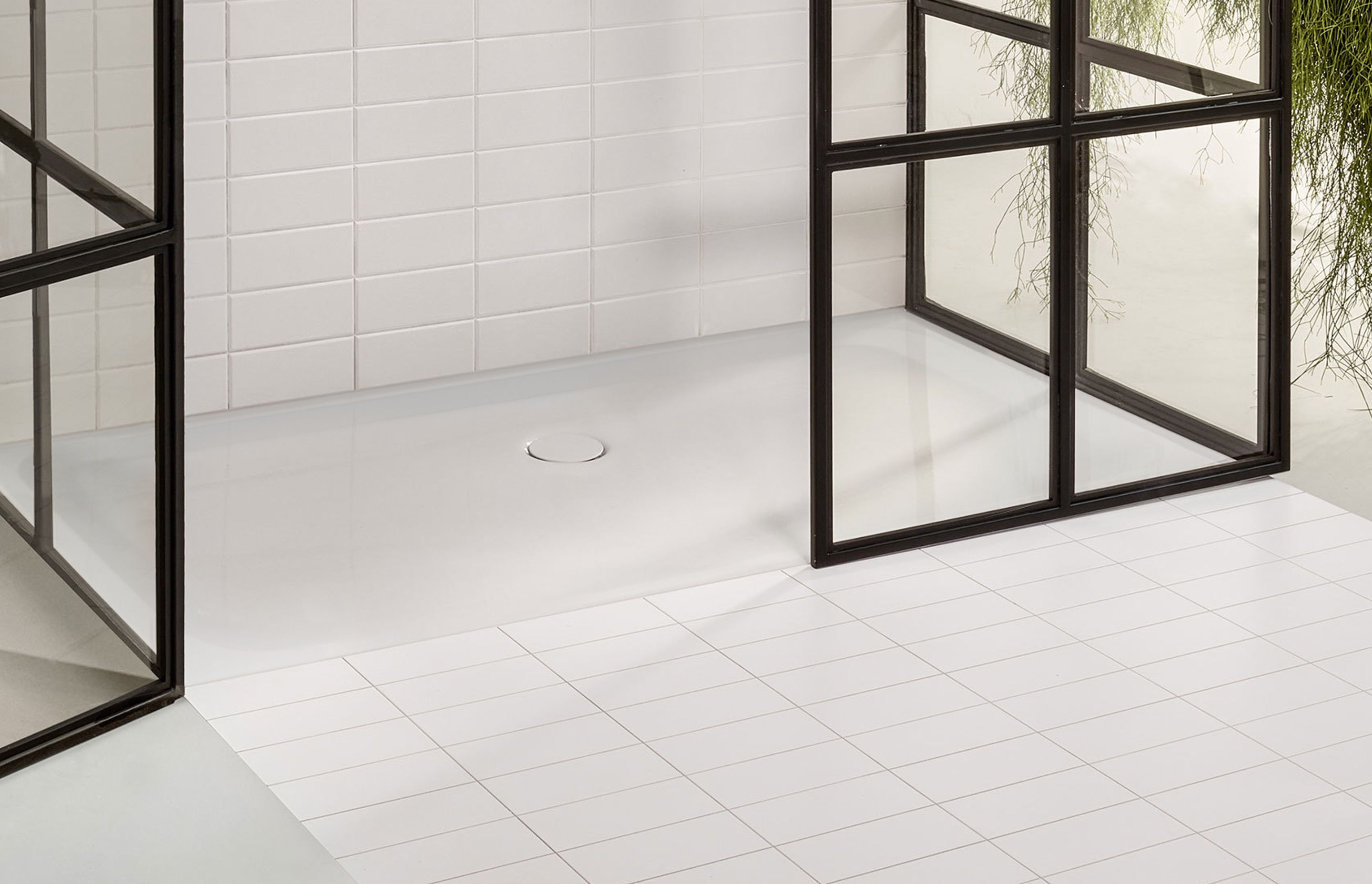 Combining an impregnable glazed surface bonded to a rigid titanium-steel base is the ideal amalgam for hard-working surfaces in the bathroom.