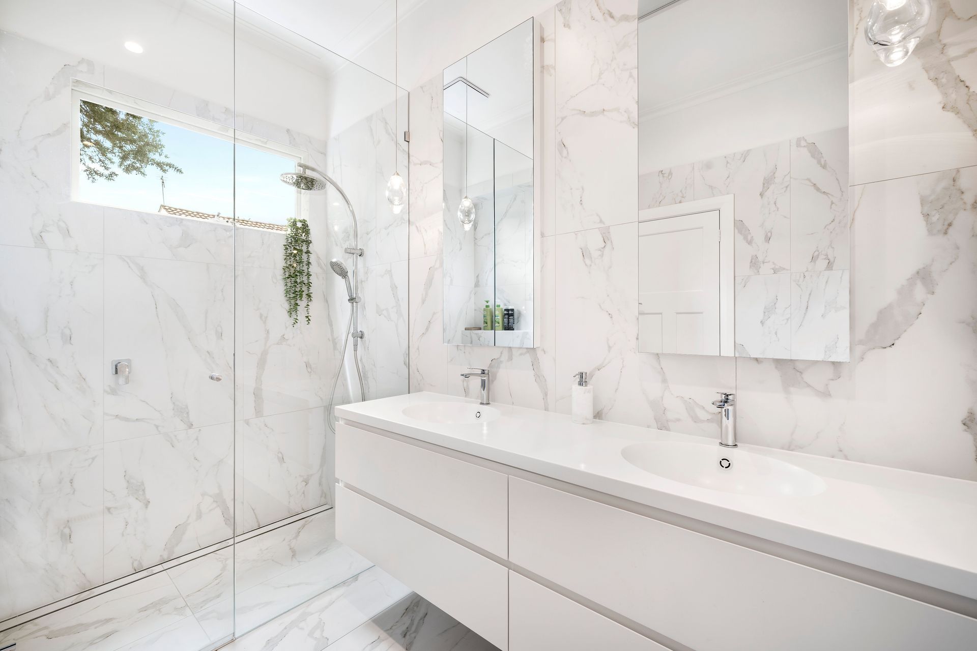 The immaculate bathroom of a private residence on Green Street - Photography: Luke Barrett