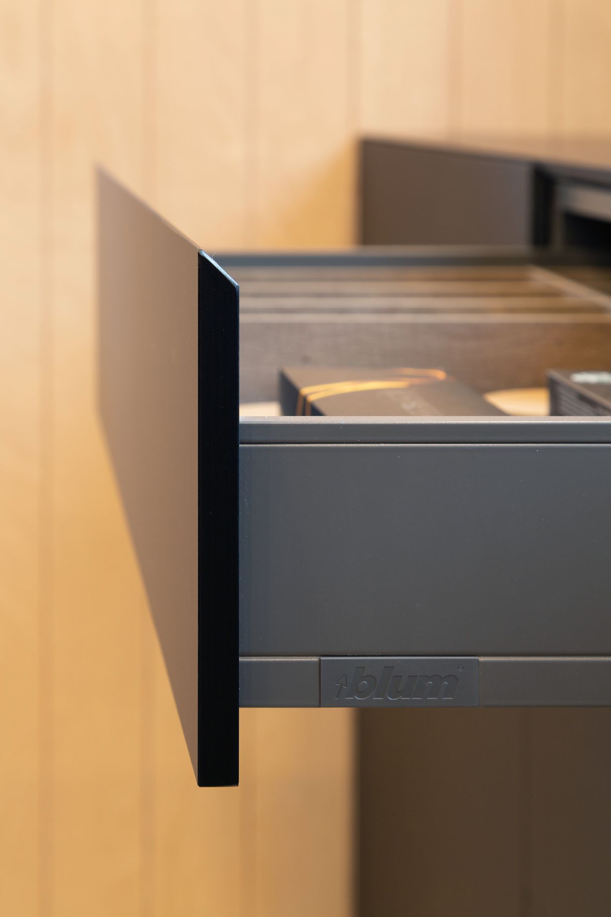 At just 12mm thick, Polaris Compact is a slimline product ideal for creating sleek drawers and cabinets.