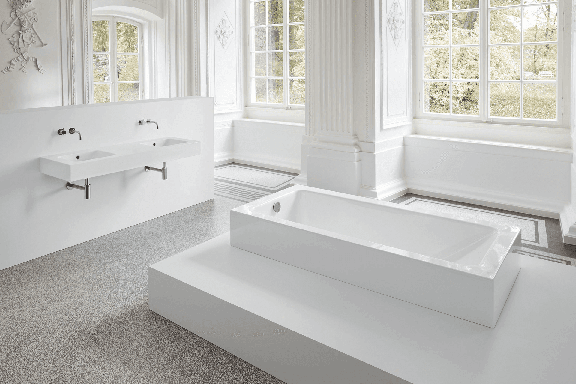 This sleek bath from Bette has an understand elegance that would complement any modern bathroom.