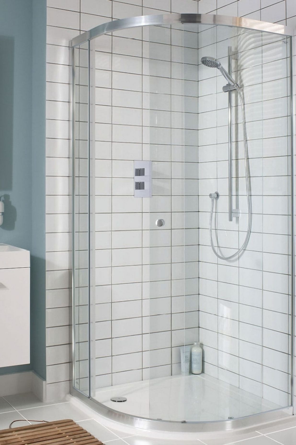 Tips for Maximising a Small Bathroom