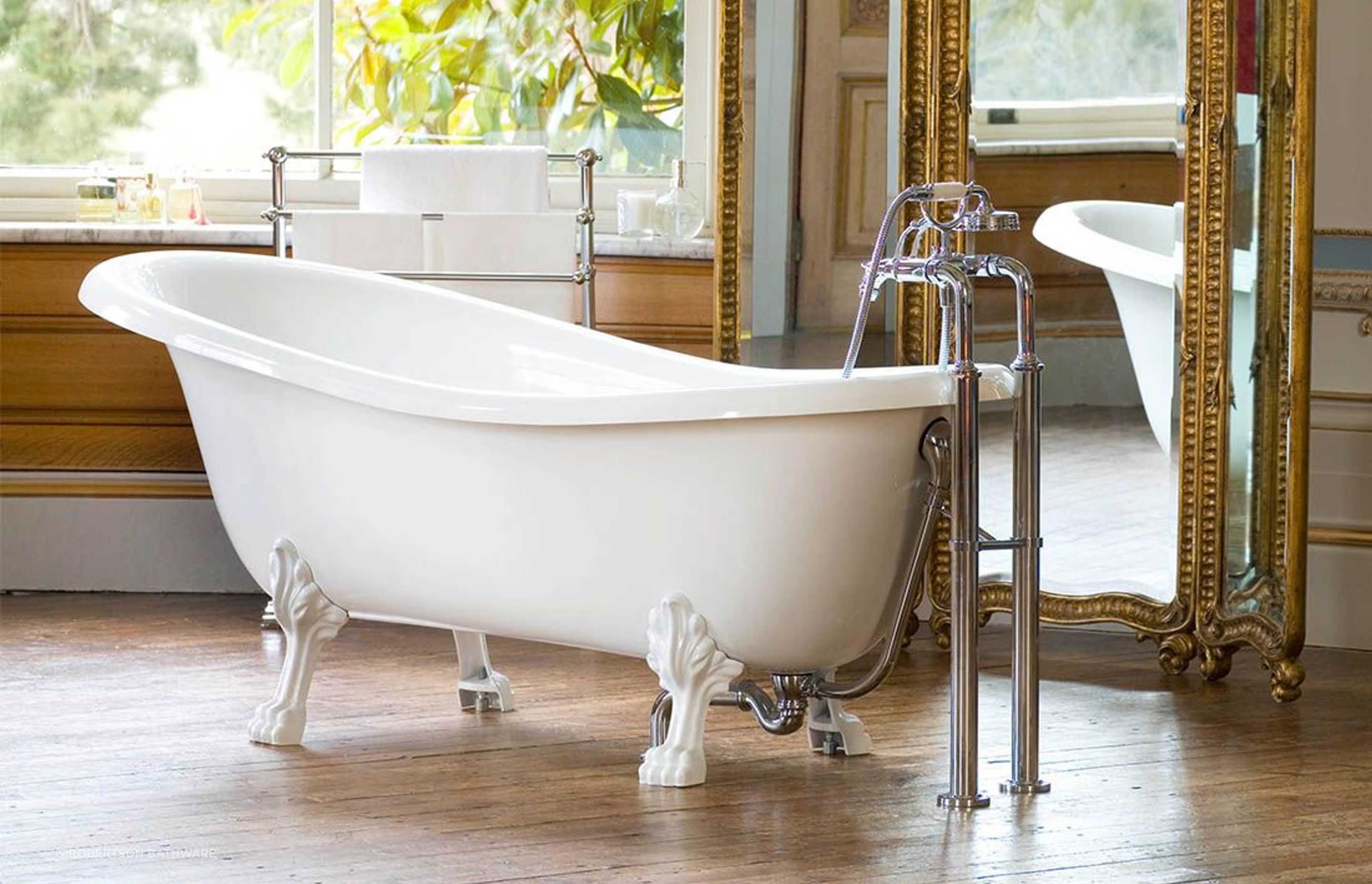 The Roxburgh Quarrycast bath embodies classic Victorian style.