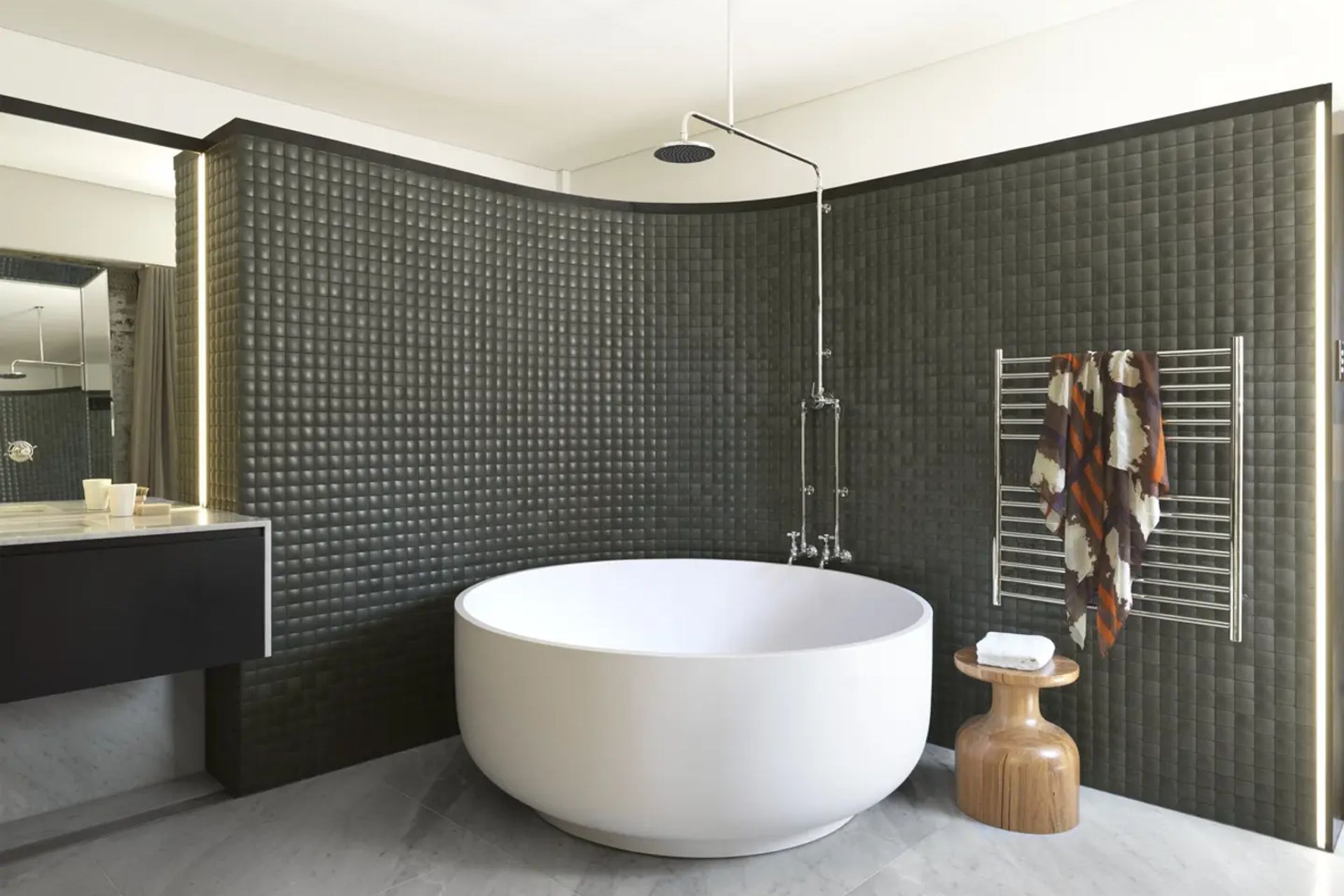 You should consider your bathroom style during the planning phase of your bathroom renovation project. Photography: Justin Alexander