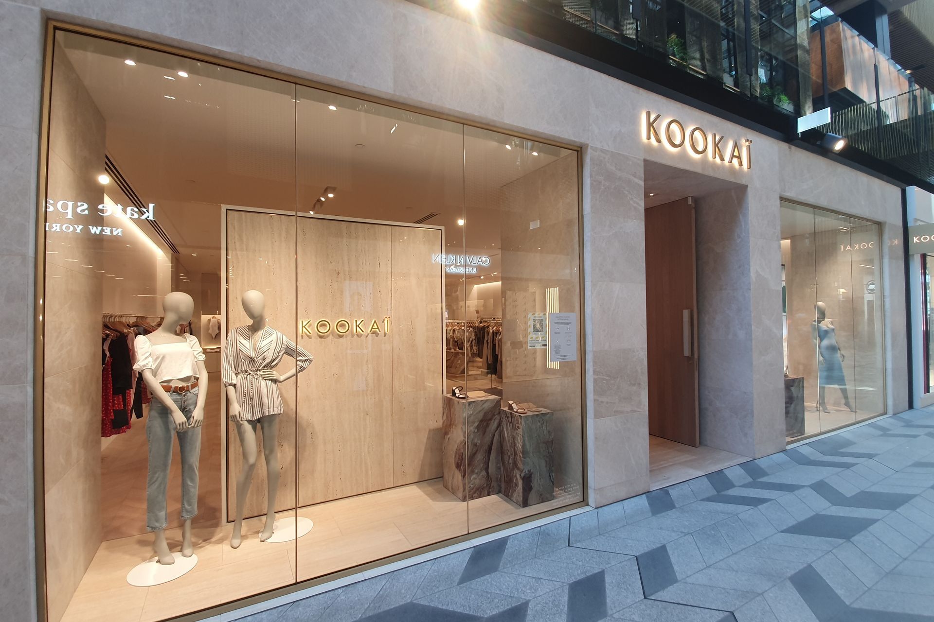 For Australian fashion brand Kookai's new flagship store in Auckland's Commercial Bay development, Haynes Glass specified and installed low-iron glass for the clearest visibility and true-colour representation.