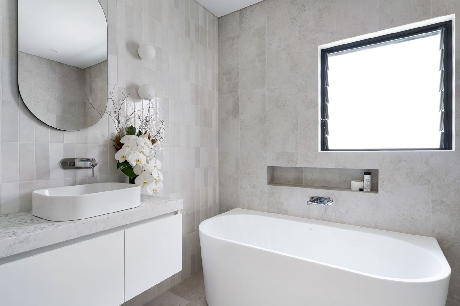 An exquisite orchid elevates this bathroom in Rose Bay - Photography: Rebecca Lu