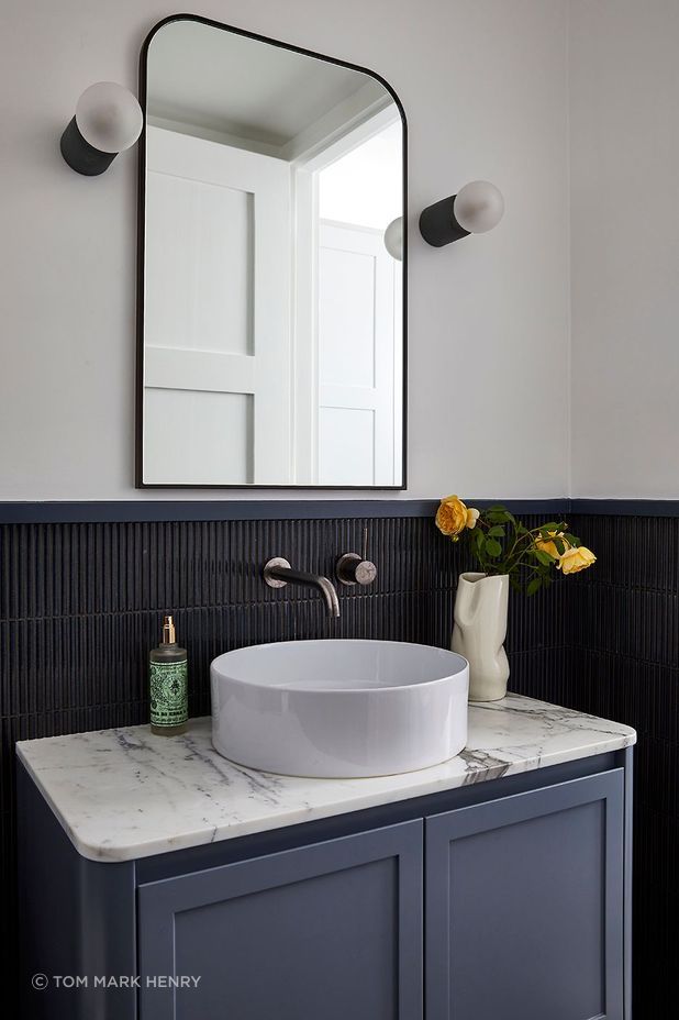 A bathroom installation or renovation project will be shorter in duration for a small bathroom. Photography: Pablo Veiga