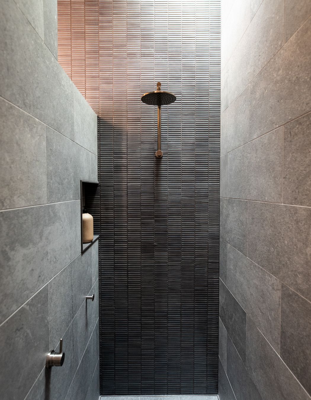 Horizontal tiles with impact at Australis Photography: Emma Bourne &amp; David Chatfield