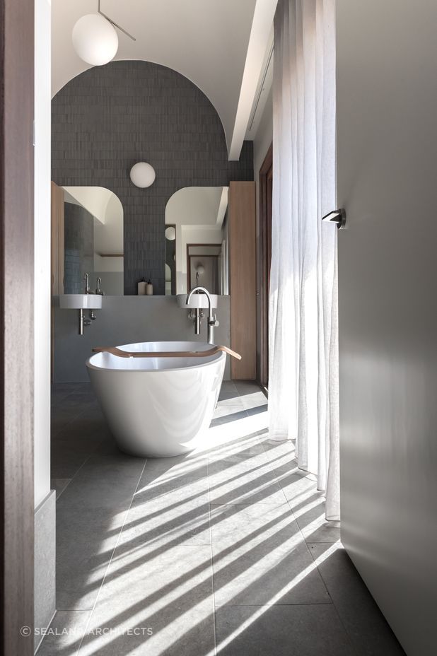 Elegant arched features at Australis Photography: Emma Bourne &amp; David Chatfield