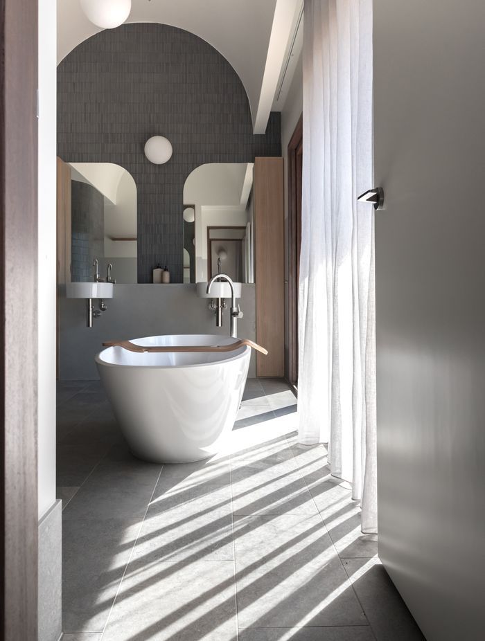 Elegant arched features at Australis Photography: Emma Bourne &amp; David Chatfield