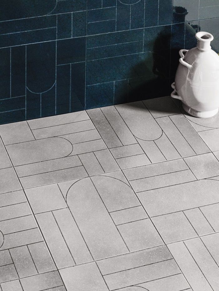 The glazed Teorema tile with its geometric forms.