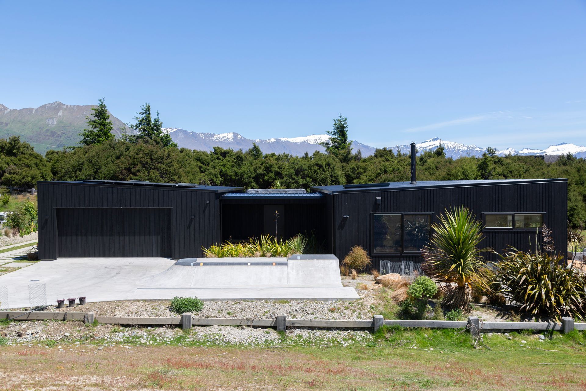 Double-strength Punga provides the desired rich tone while providing excellent UV protection.