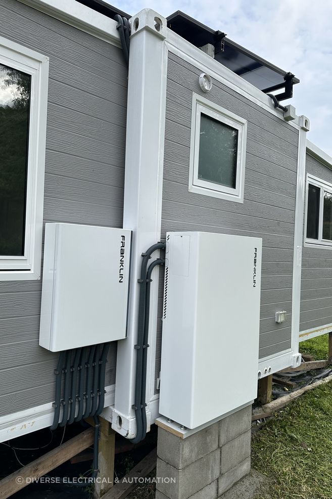The FranklinWH aGate intelligent controller and aPower solar battery were installed by Jasper as part of this residential solar system.