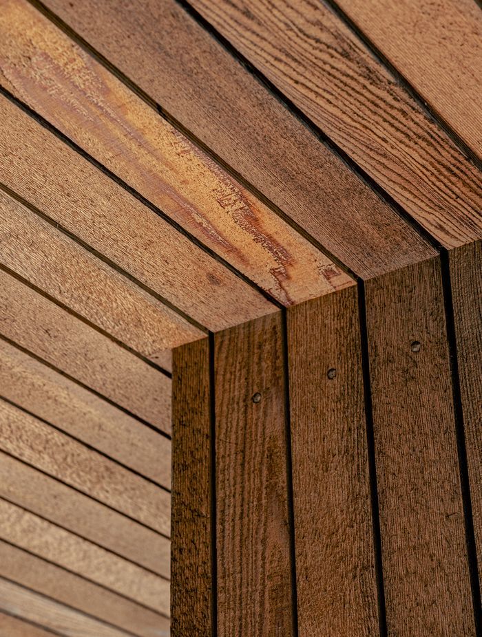 Finishing details on the exterior.