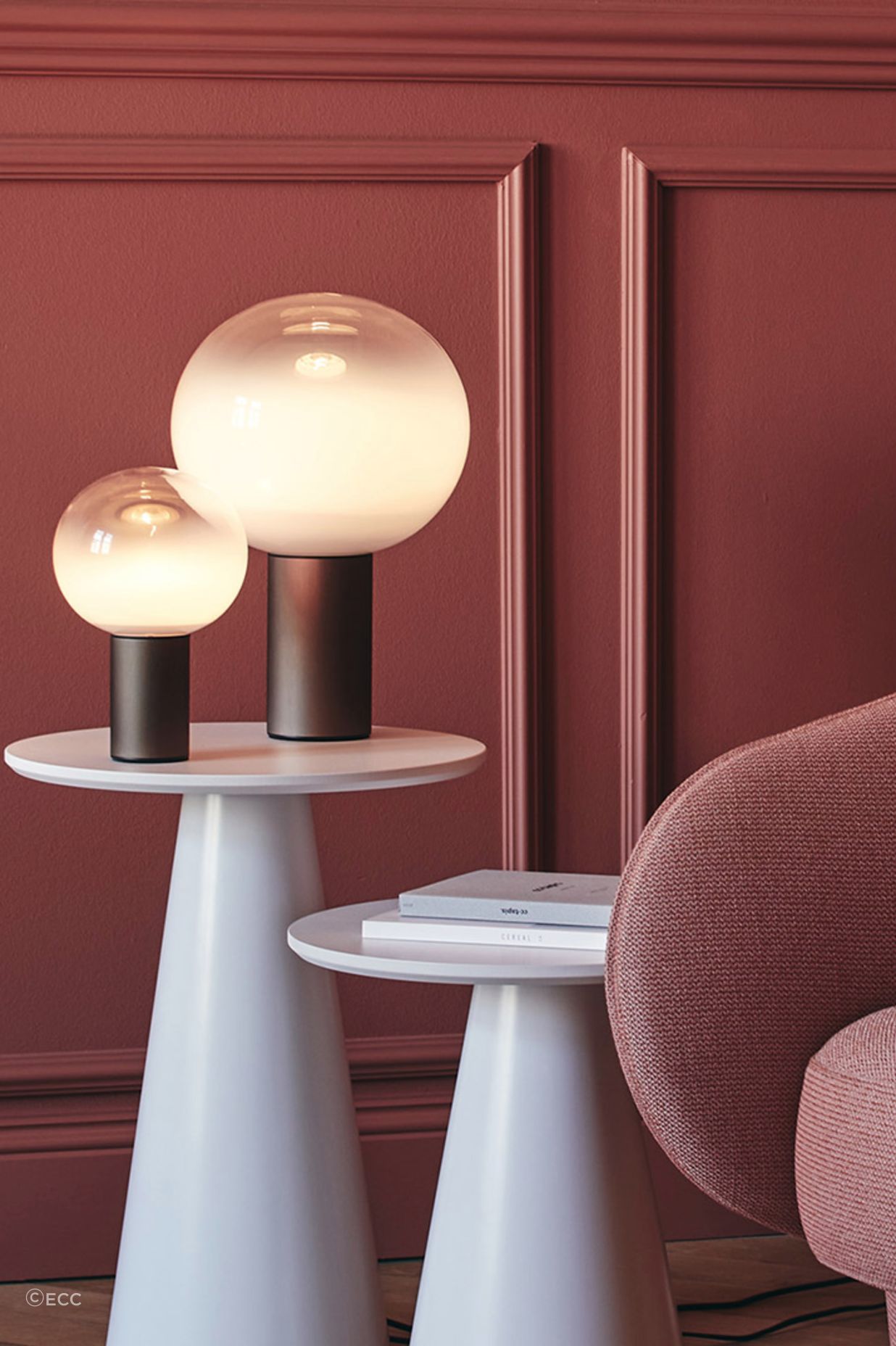 The stunning spherical lamp of the Laguna Table Lamp by Artemide is a real eye-catching feature