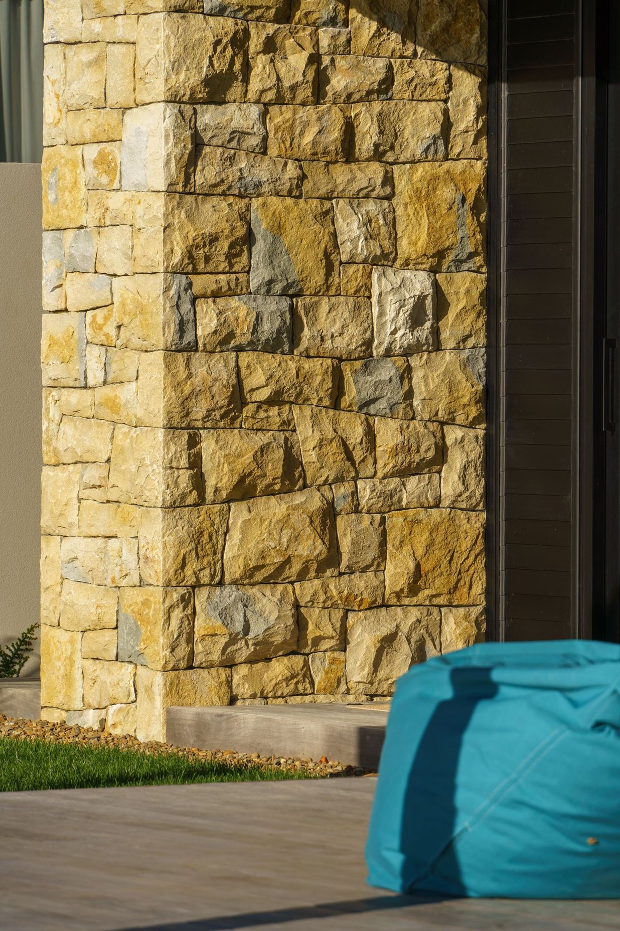 Detail on the irregularly-shaped stonework.